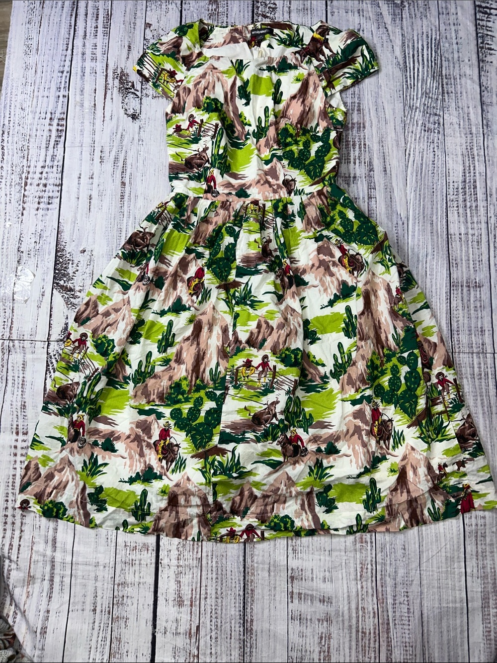Emily and Fin Green Flare Midi Dress with Cap Sleeves 100% Cotton - Picture 2 of 11